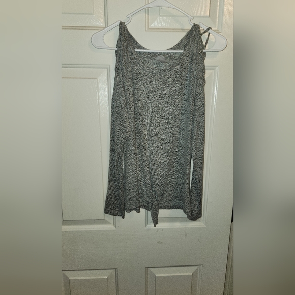 No Boundaries Tops - NO BOUNDARIES SWEATER!!